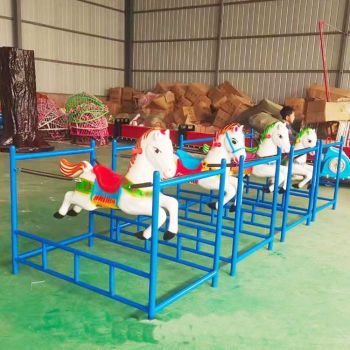  NGỰA NHÚN KHUNG SẮT NGOÀI TRỜI 